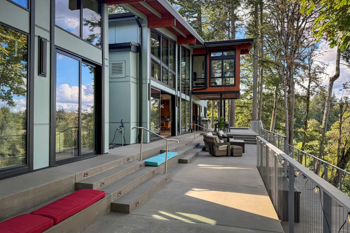 Kingwood - Riverfront Luxury w private trails — photo 29
