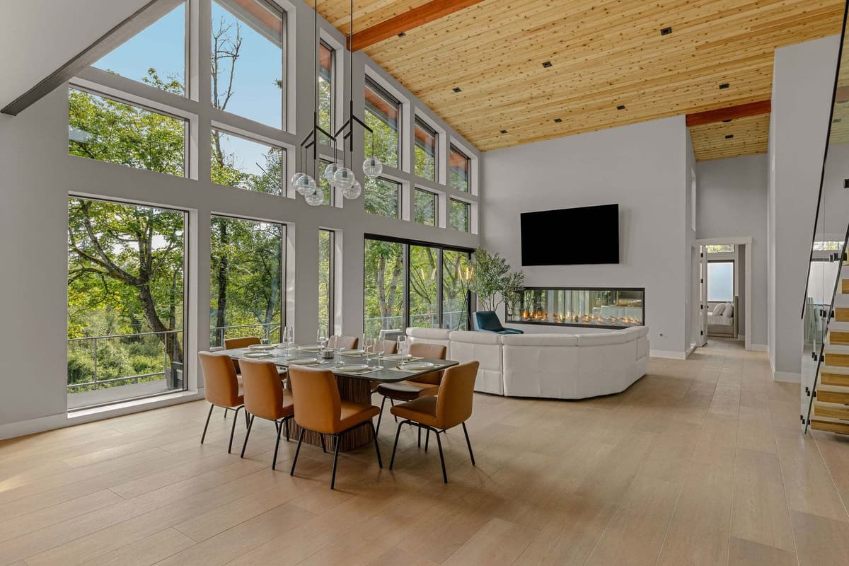 Kingwood - Riverfront Luxury w private trails — photo 16
