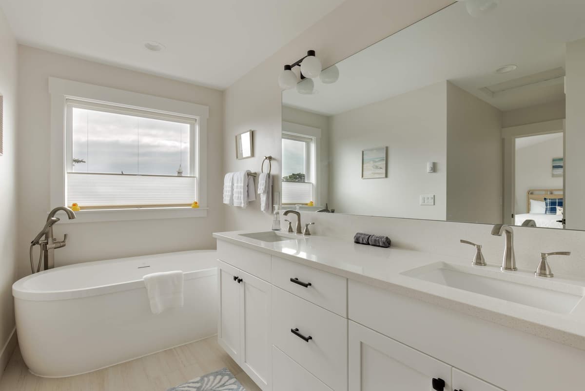 The Shorebird - Lux New Build, 1 Home Off the Beach — photo 44