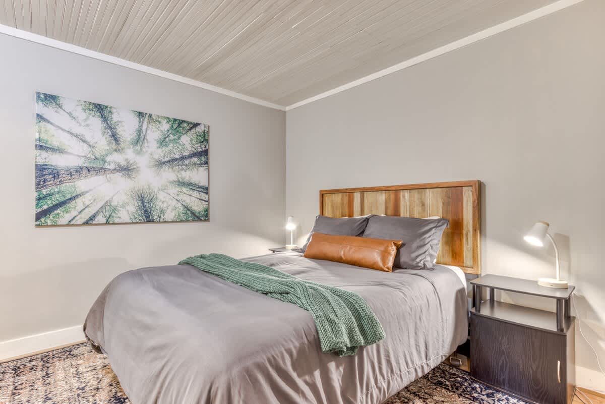 Entire Renovated Motel with Rustic Charm — photo 64