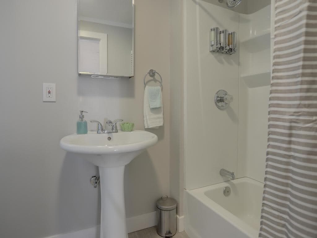 Entire Renovated Motel with Rustic Charm — photo 75