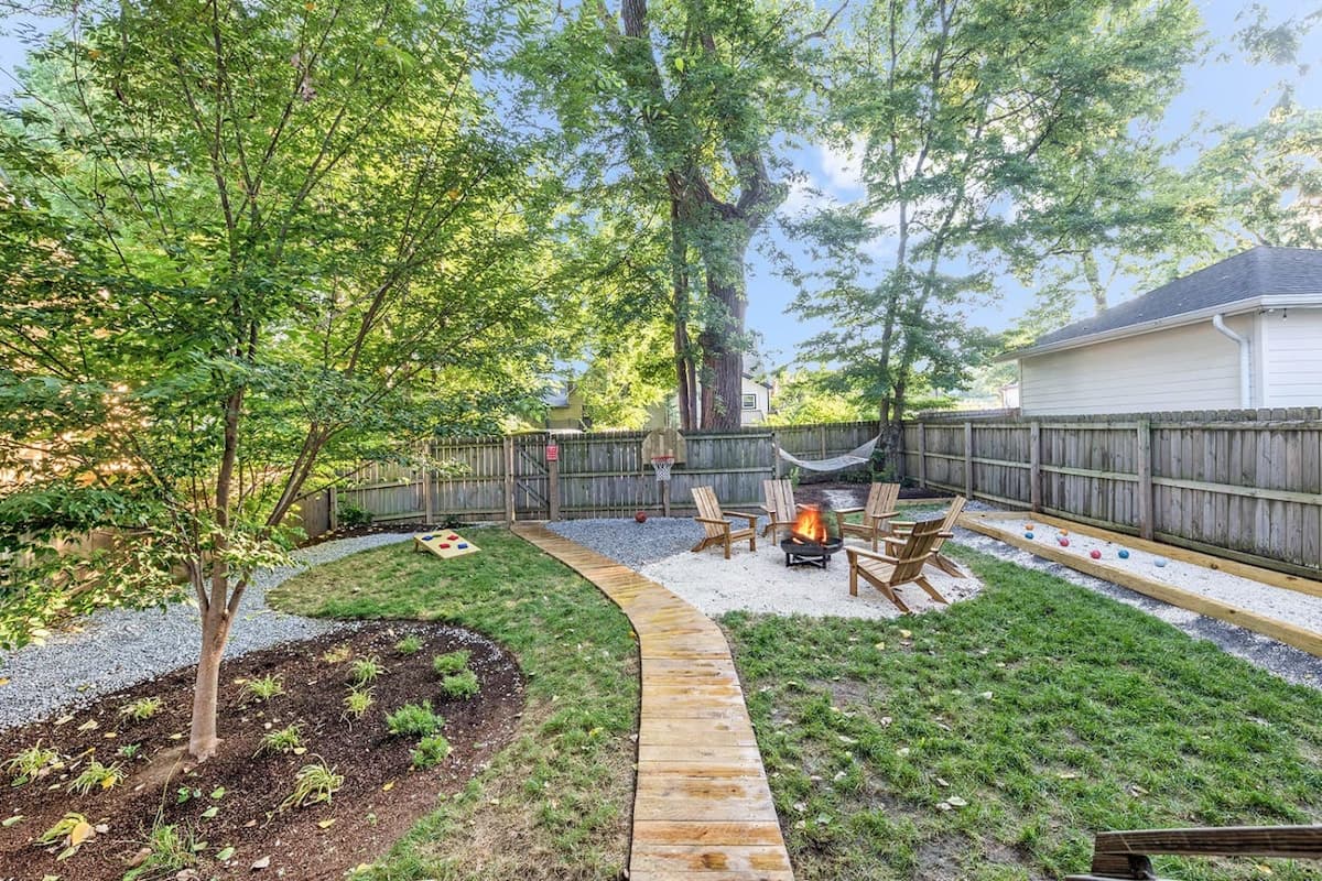 Maple House | Huge Yard Near Broadway — photo 1