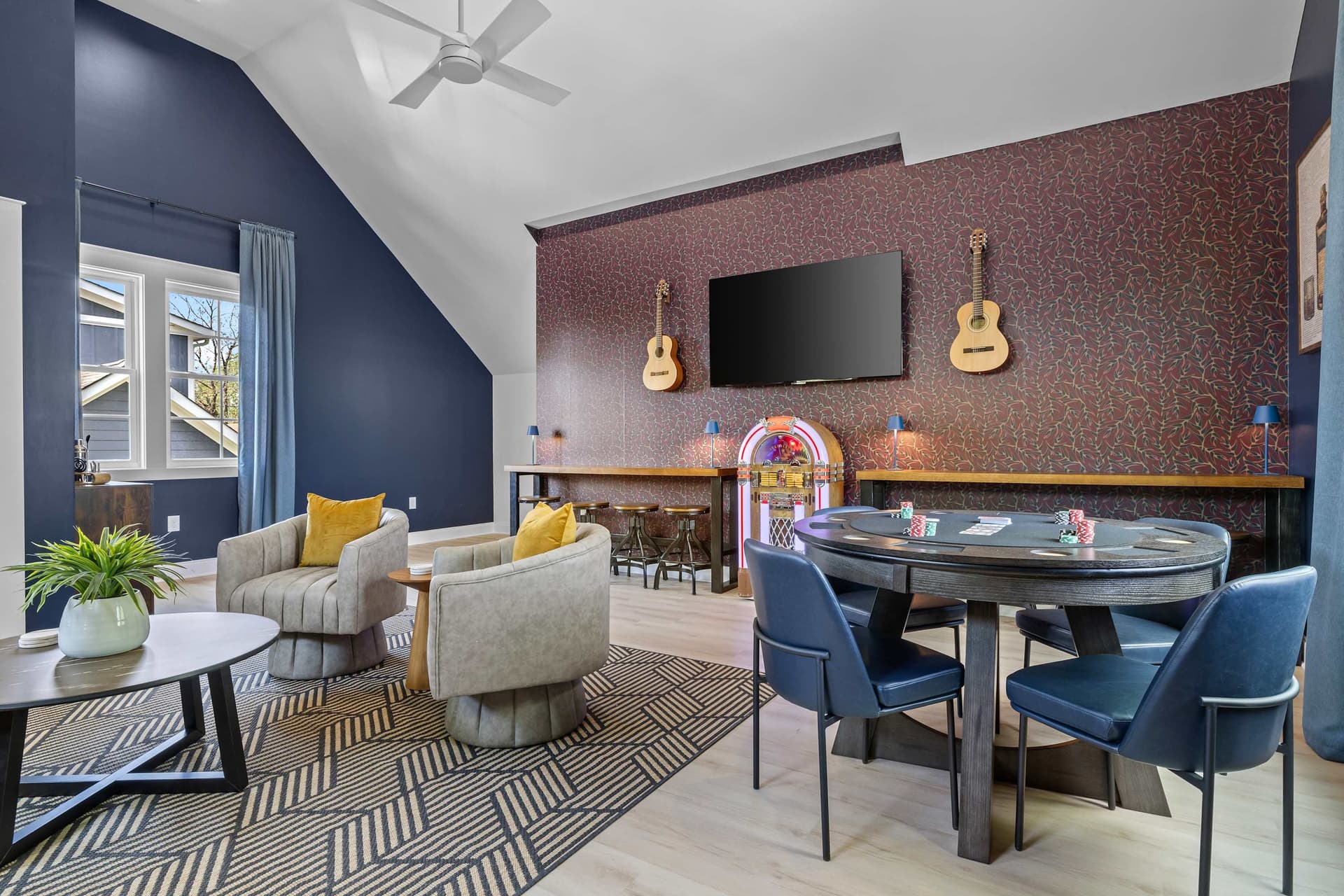 Morrison | Oasis Yard + Karaoke Lounge — photo 3