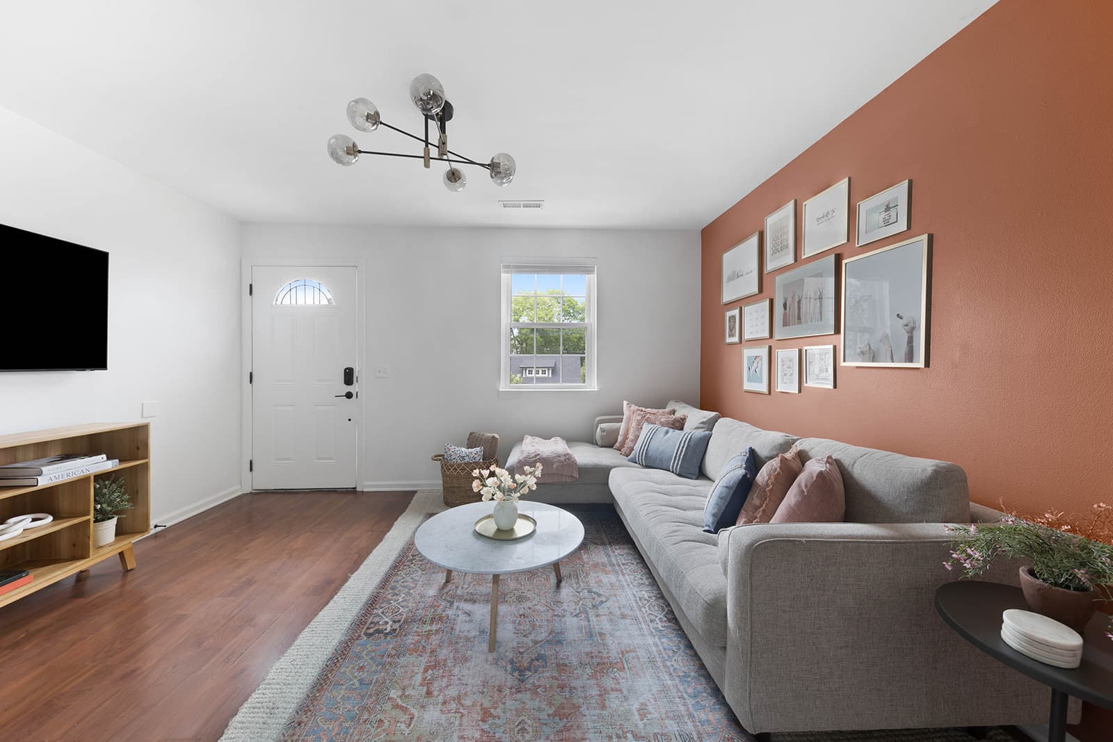 Rosé Bungalow - 1.5 Miles to Broadway — photo 6