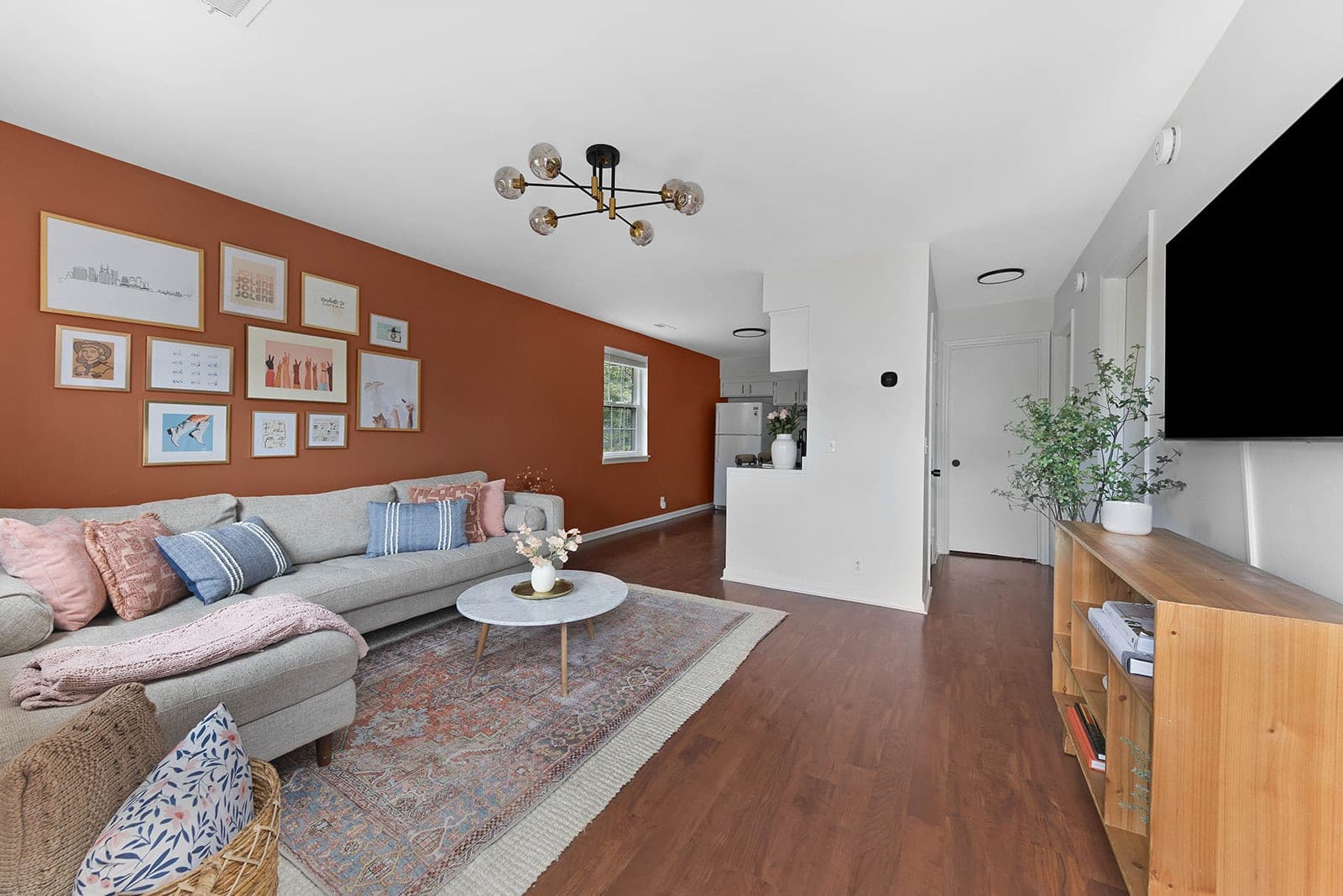 Rosé Bungalow - 1.5 Miles to Broadway — photo 8