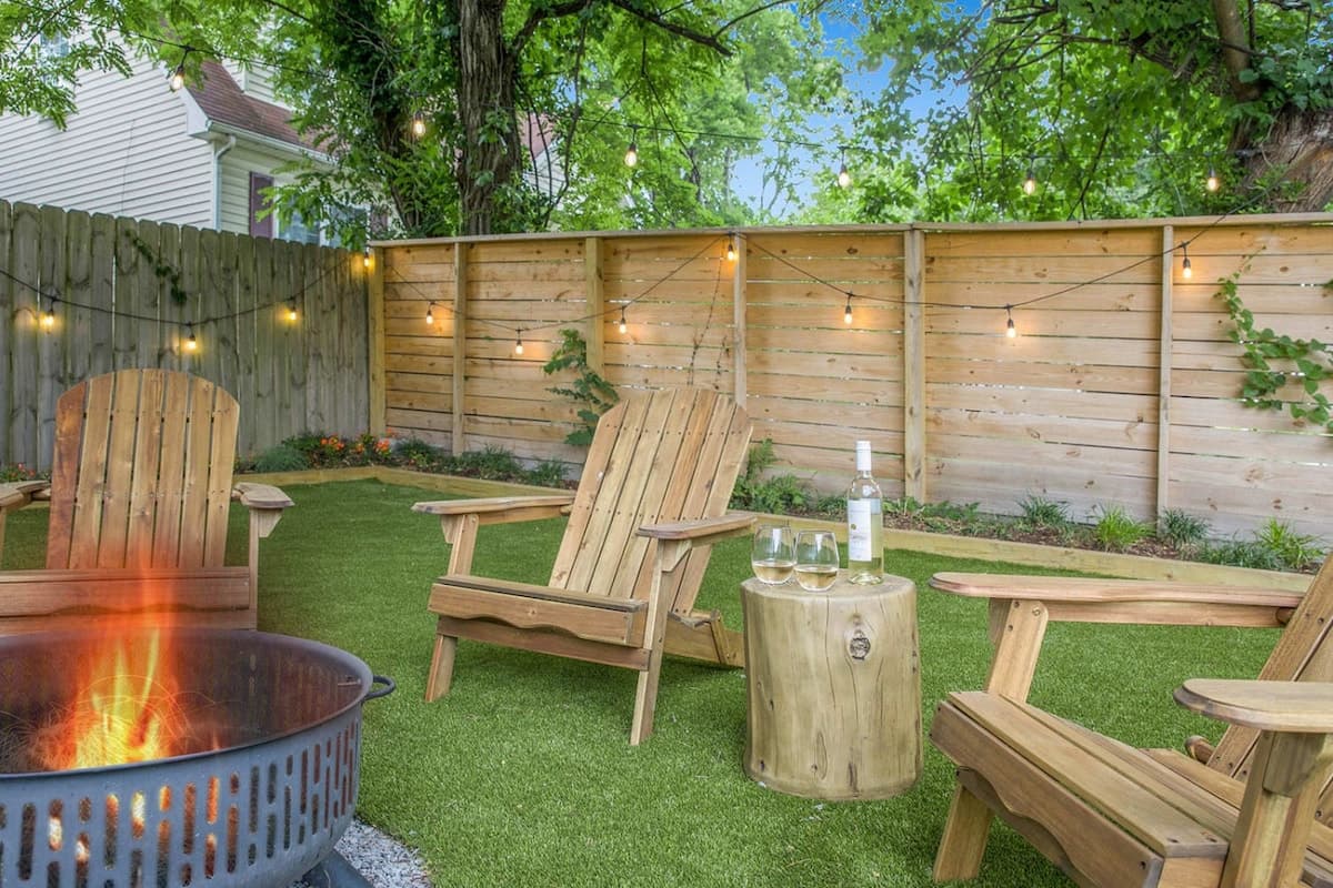 The Brooks House – Broadway Nearby + Backyard — photo 6
