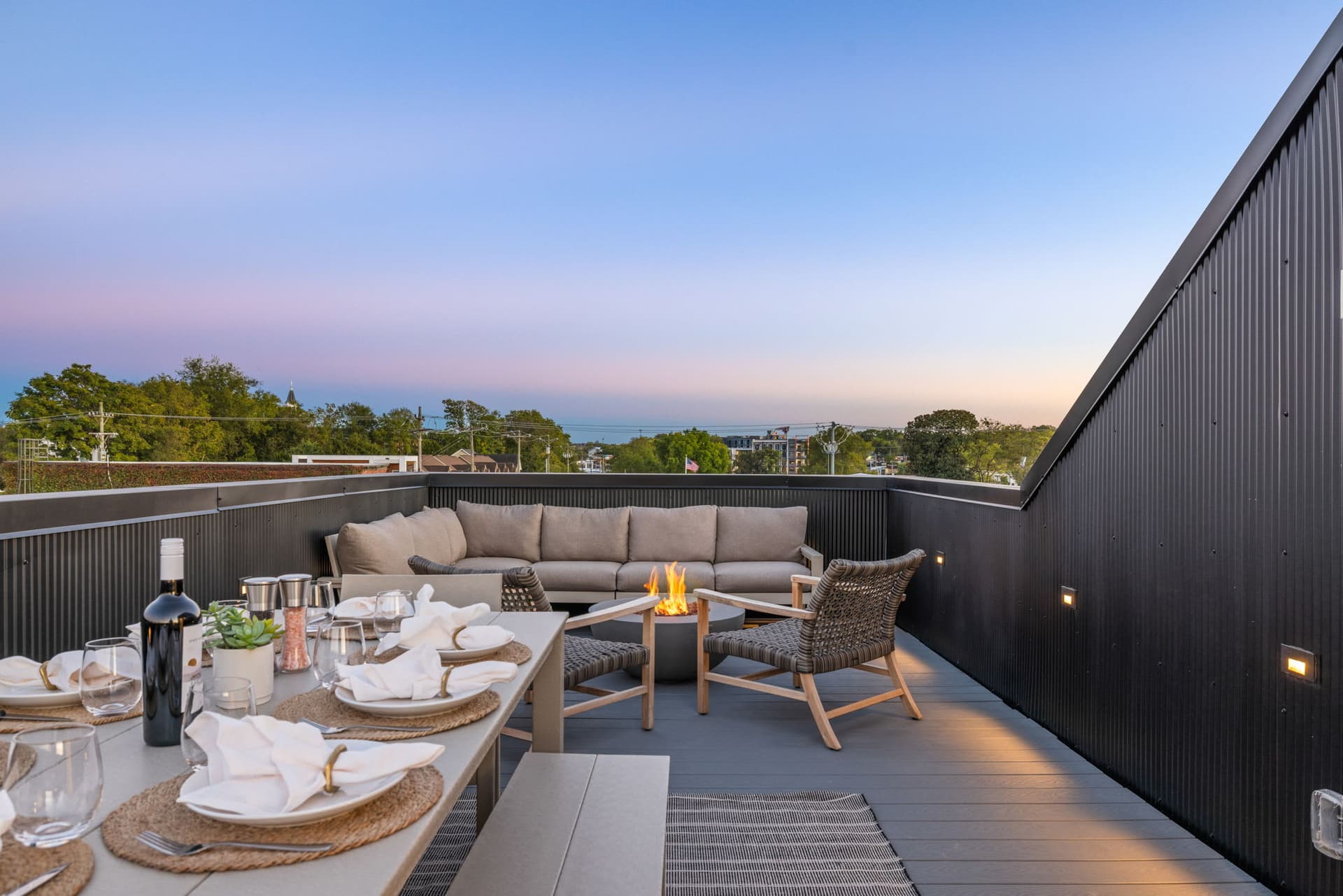 The Elmwood - Brand New, Rooftop Lounge w Firepit — photo 2