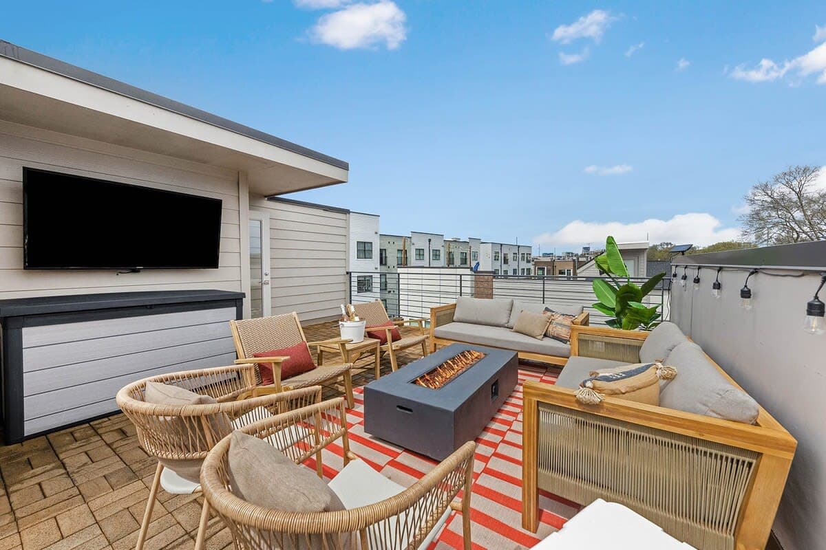 The Hadden House - Rooftop Lounge with Firepit! — photo 6