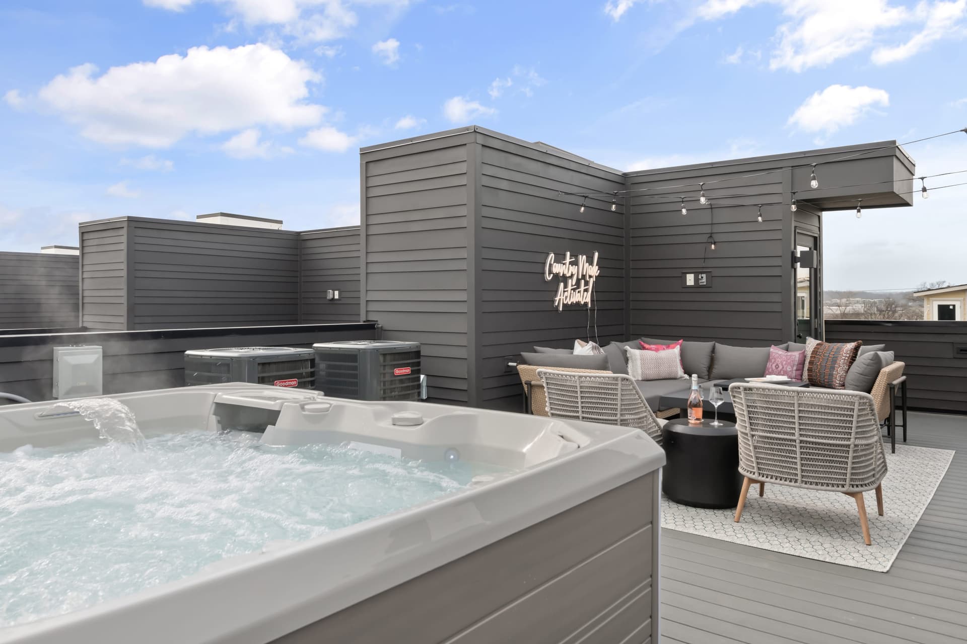 The Hubb House - Relaxing Rooftop, Hot Tub — photo 5