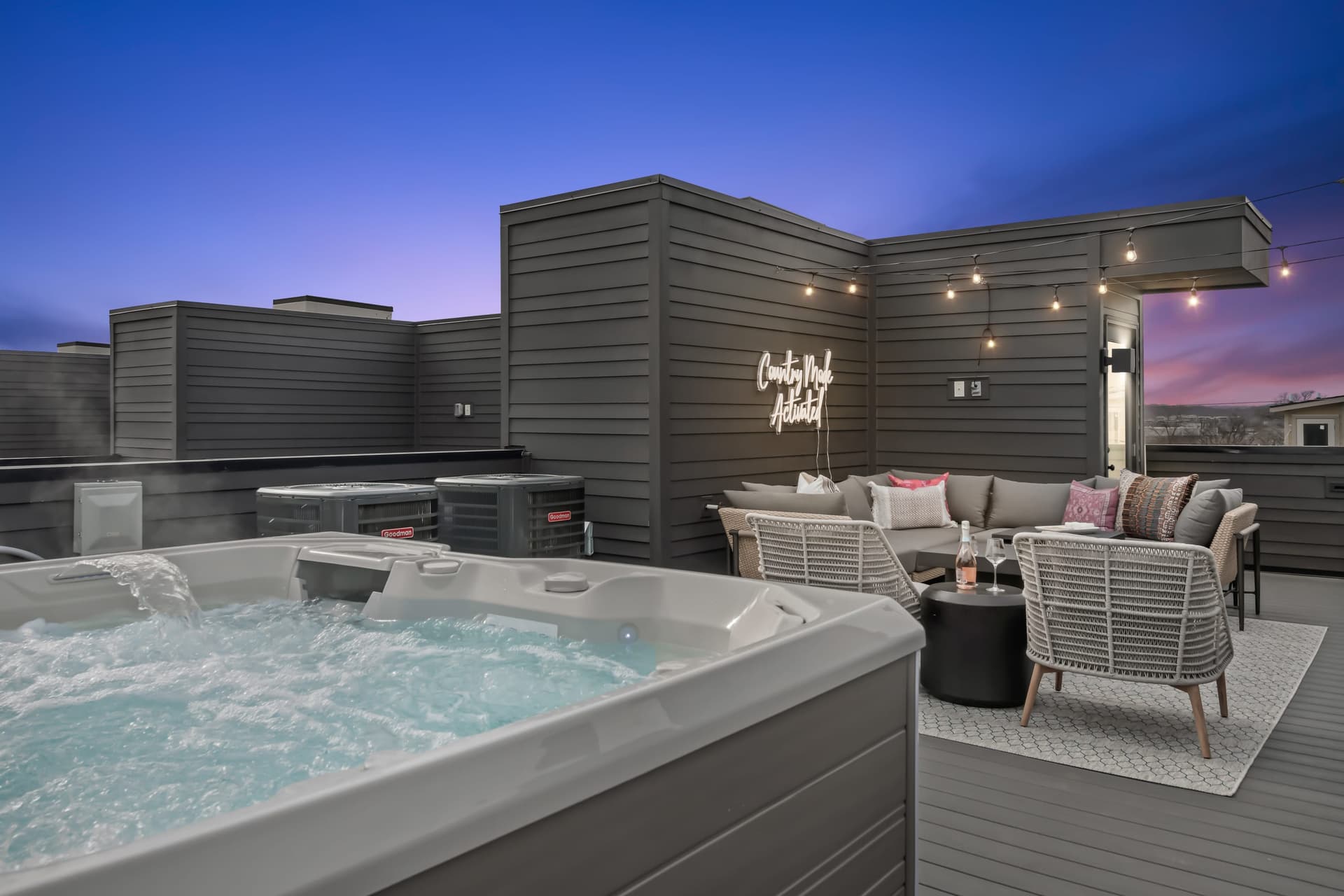 The Hubb House - Relaxing Rooftop, Hot Tub — photo 8