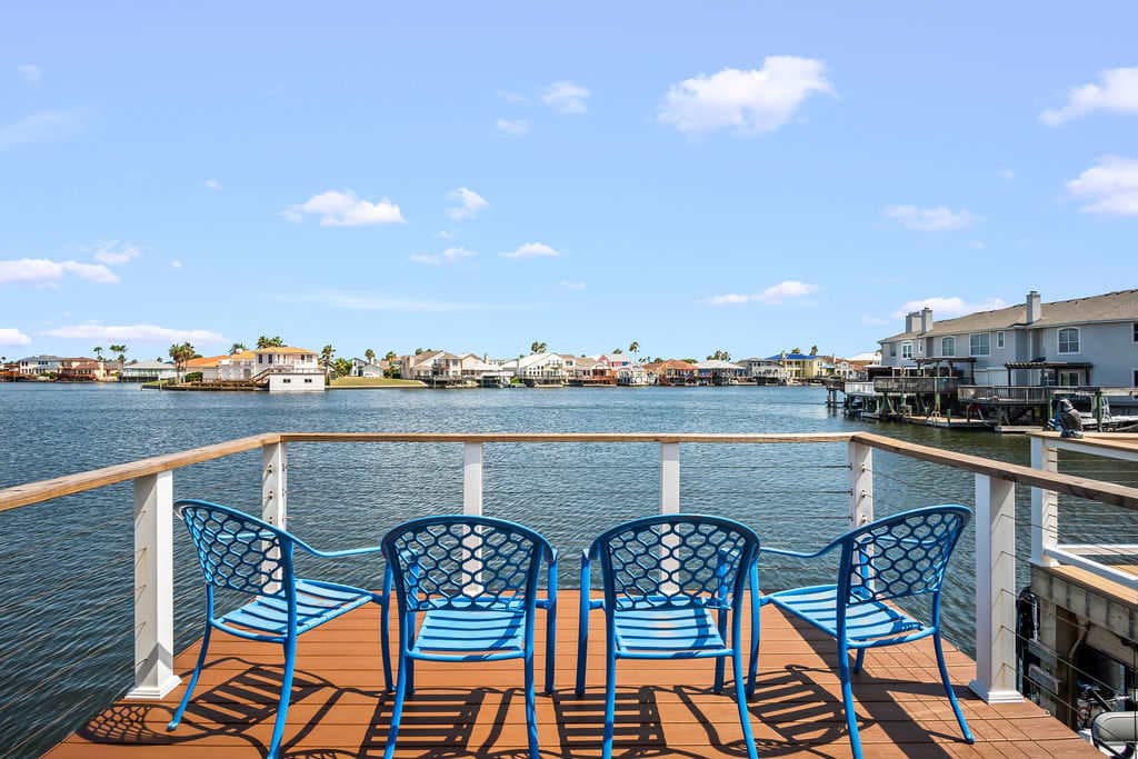 Shore Thing: Waterfront Dock & Family Fun — photo 1