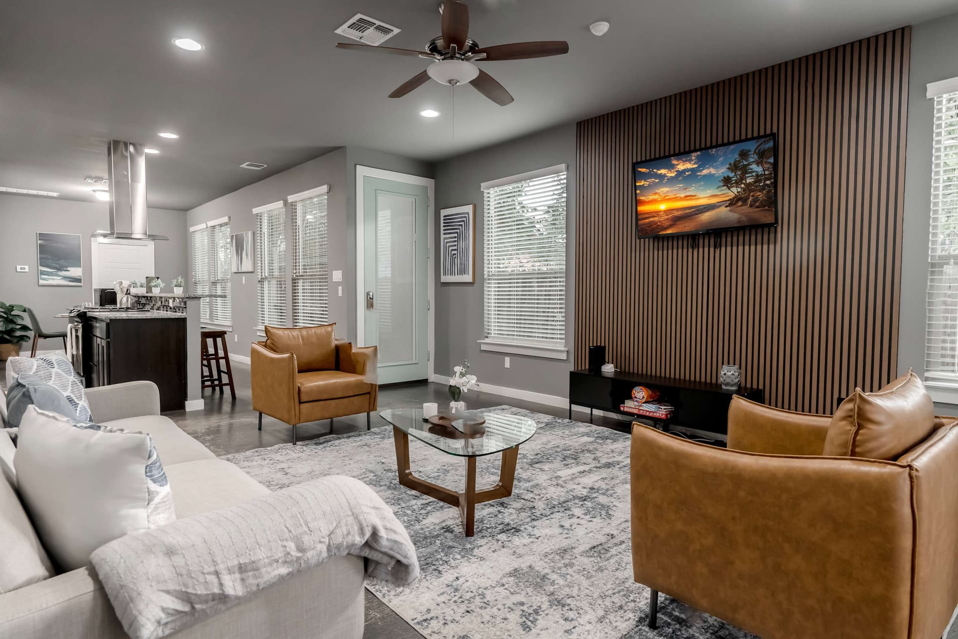 The Rosewood Retreat: 6BR's | HotTub | DogFriendly — photo 1