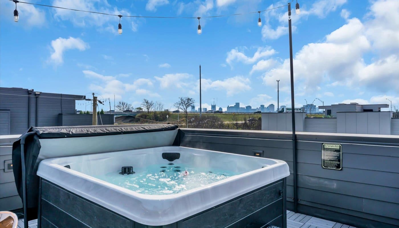 The Modern Honkey: Rooftop Hot Tub | Sleeps 12! — photo 1
