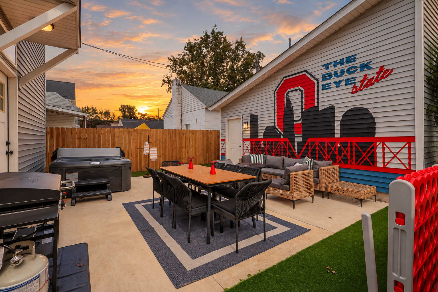 Scarlet State of Mind | Hot Tub + Games — photo 1