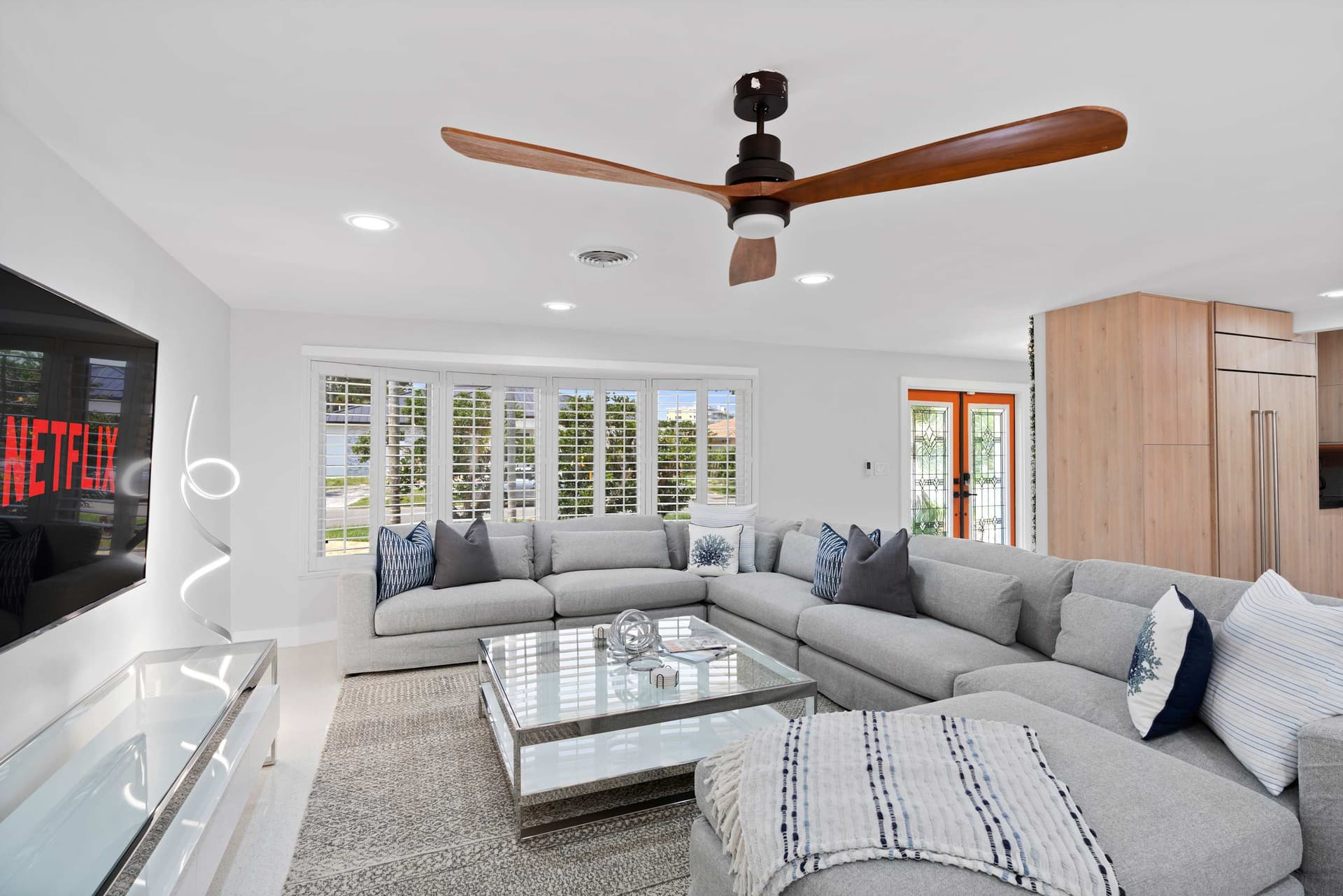 Heated Pool - Luxury Kitchen - 1 Mile to Beach — photo 3