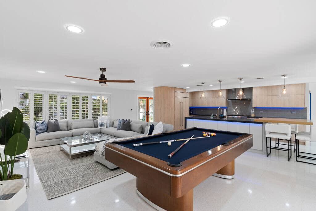 Heated Pool - Luxury Kitchen - 1 Mile to Beach — photo 5