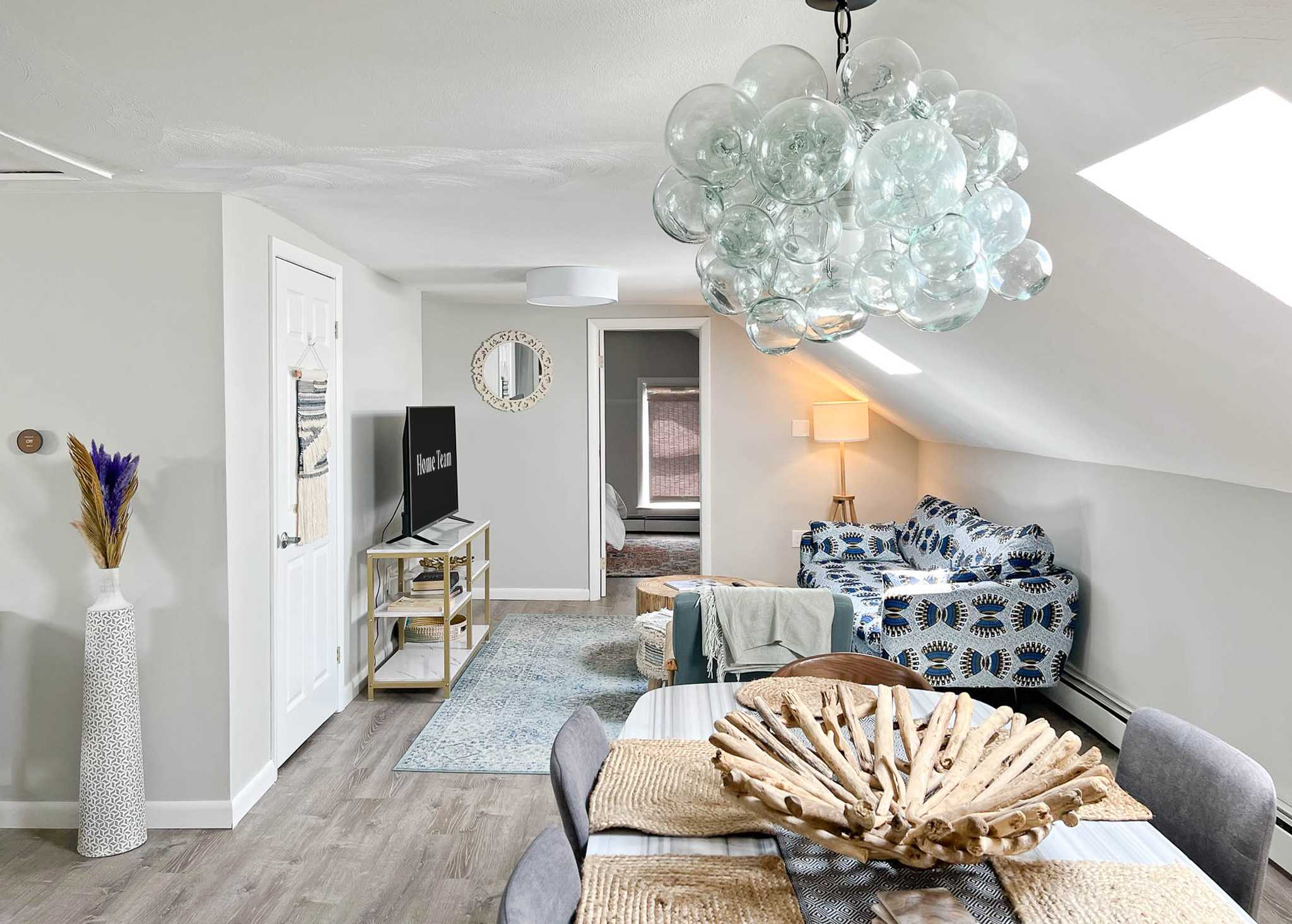 Downtown Warren Top Floor Loft 3BR: Spa | Walkable — photo 1