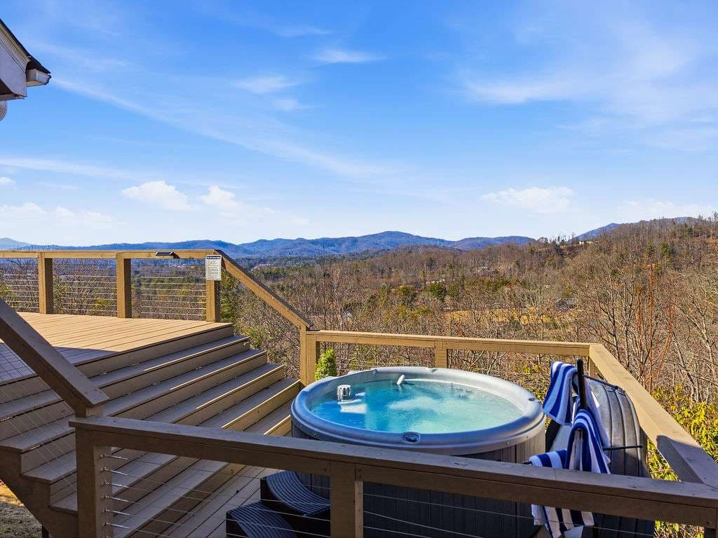 Mtn Views | Stargazing Dome | Hot Tub | Sleeps 20 — photo 2