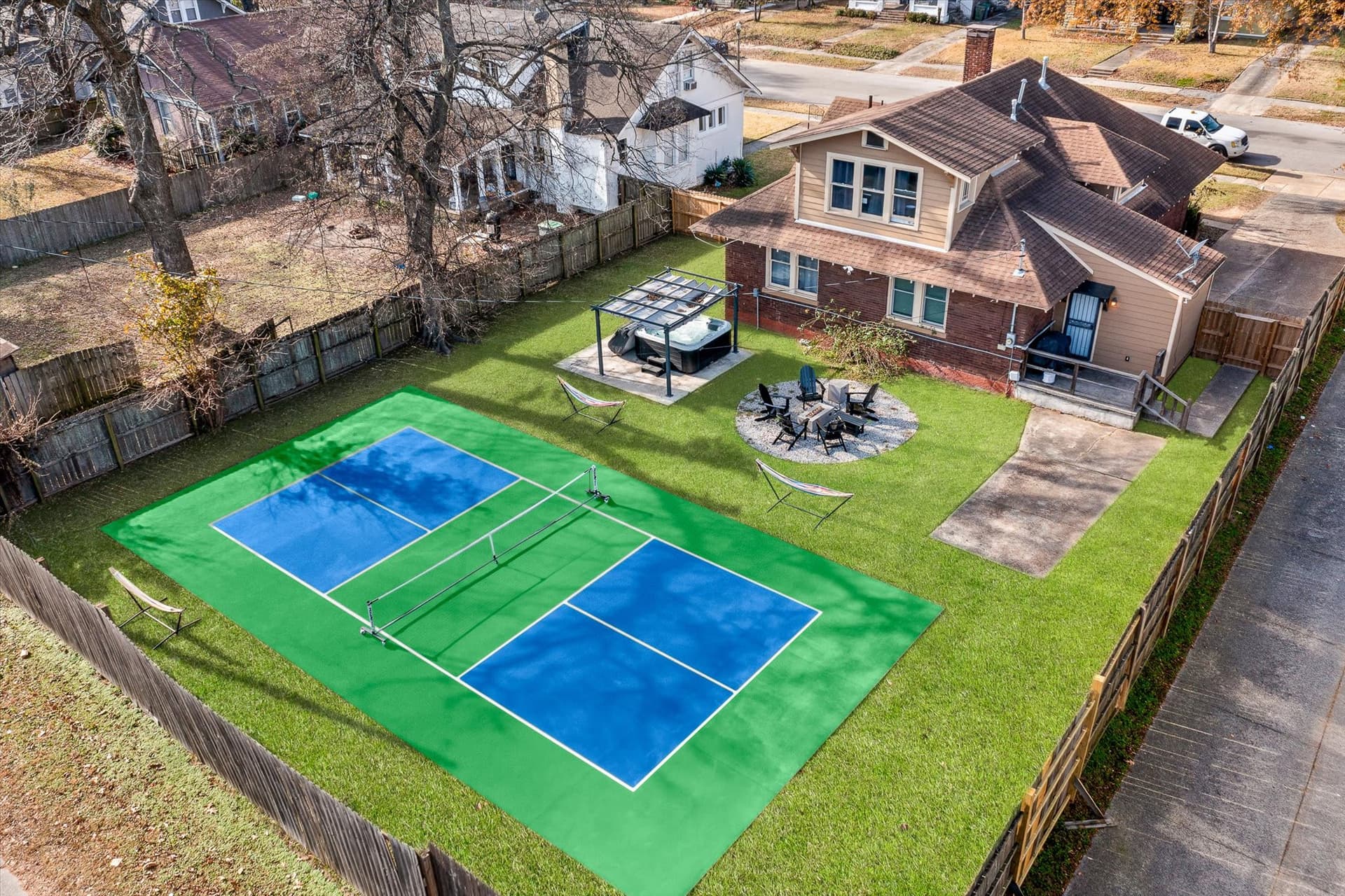 Pickleball Court Ev Power Cord Hot Tub Pool Table — photo 1