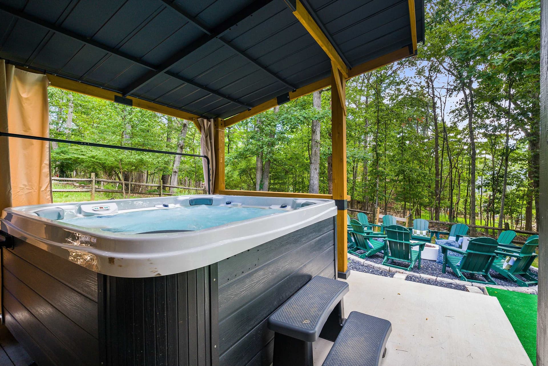 Modern Peaks • Hot Tub • Sauna • Theatre Room — photo 2