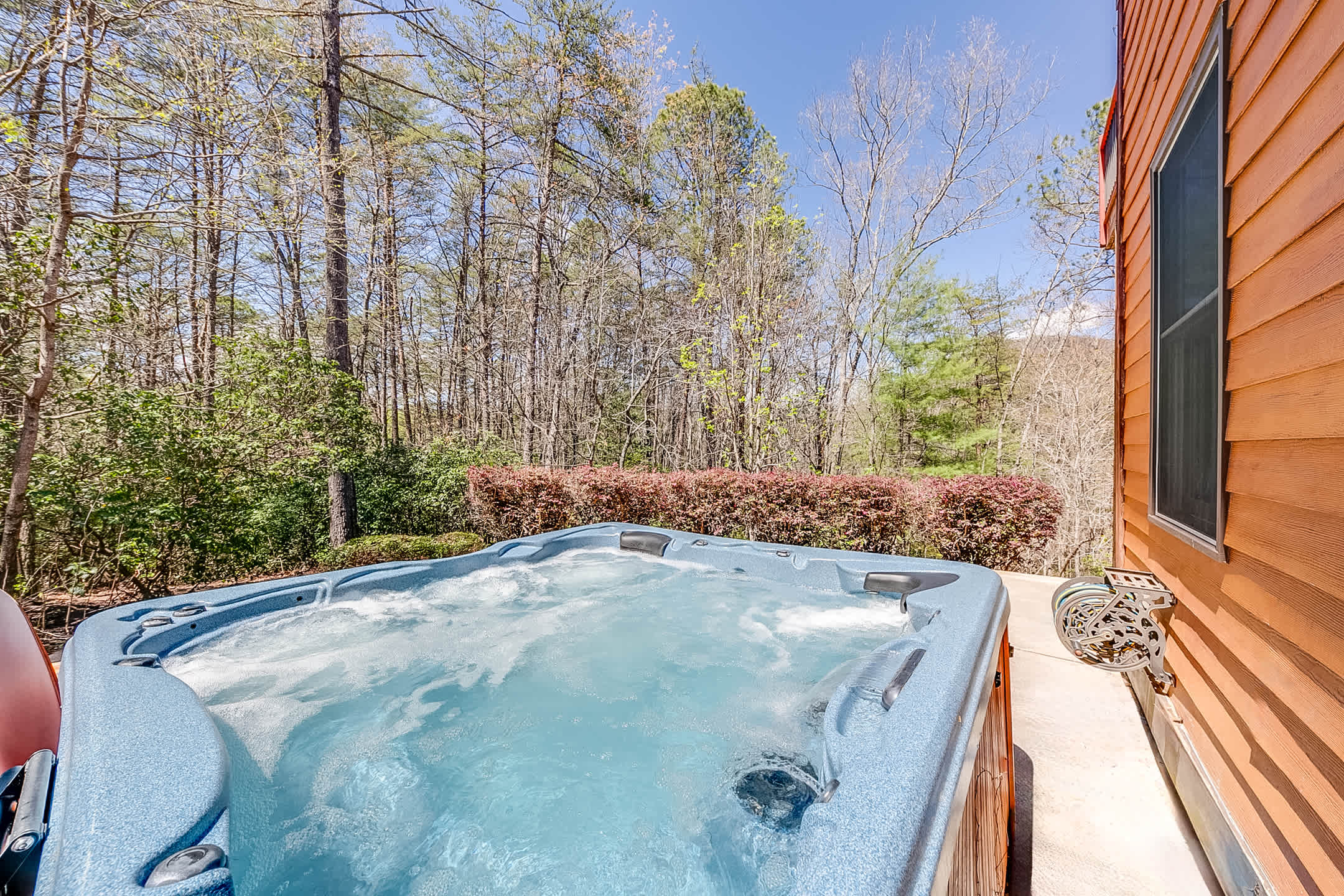 Golden Ridge Lodge - Hot Tub - Games - Mtn Views — photo 2