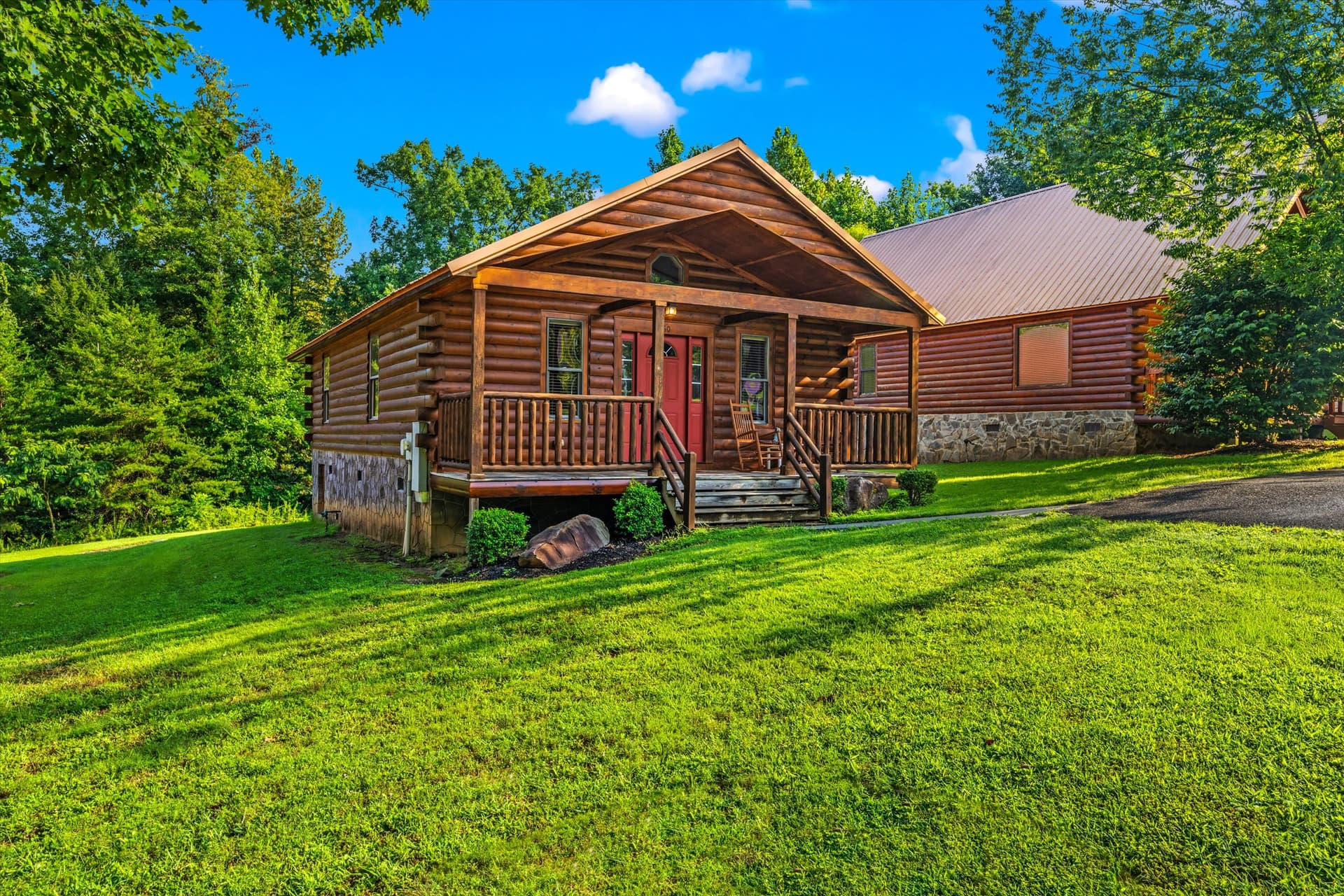 Mins to DT Gatlinburg | Hot Tub | Community Pool — photo 1