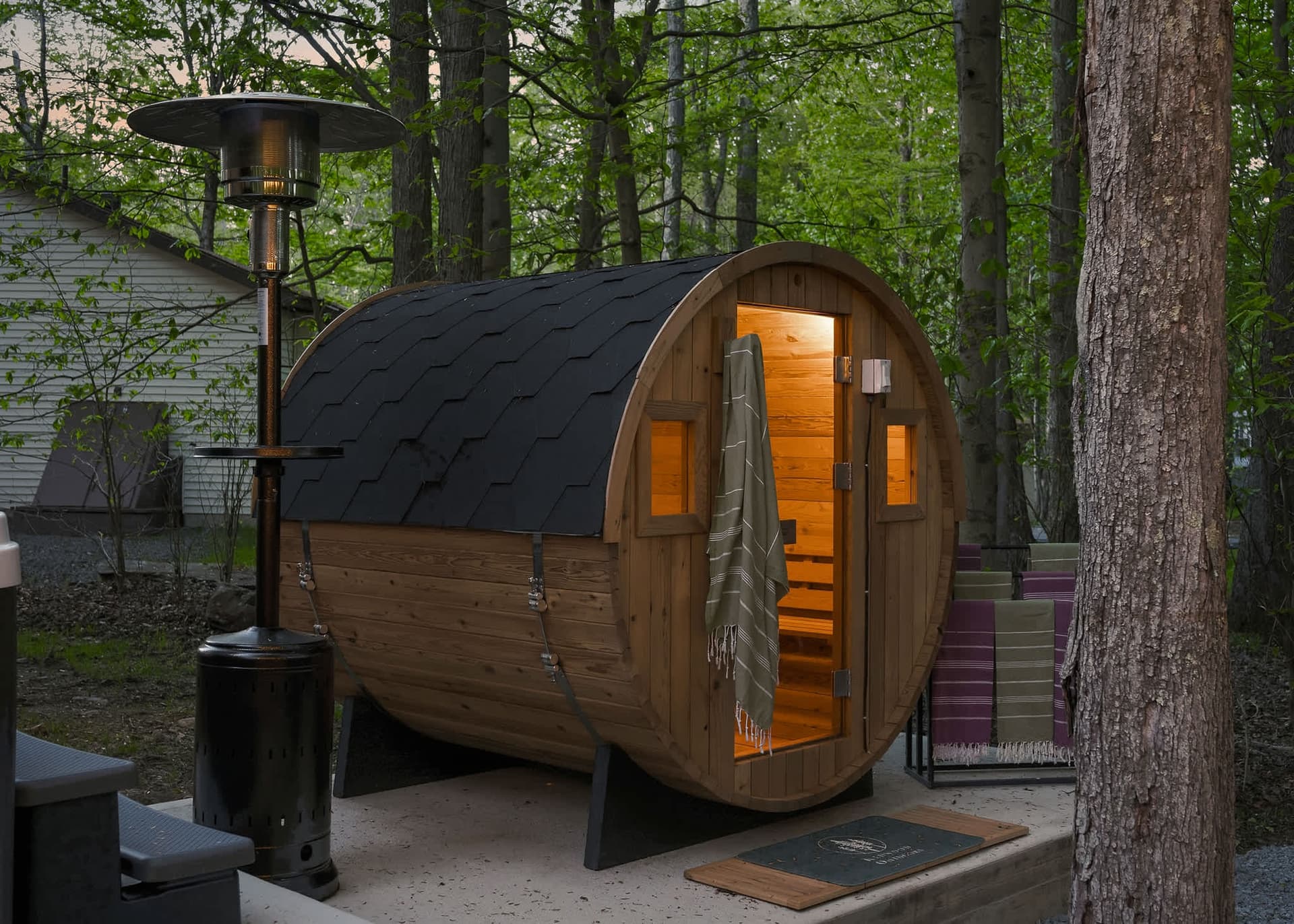 Sleeps 10 • Sauna • Hot Tub • Arcade • Firepit — photo 1