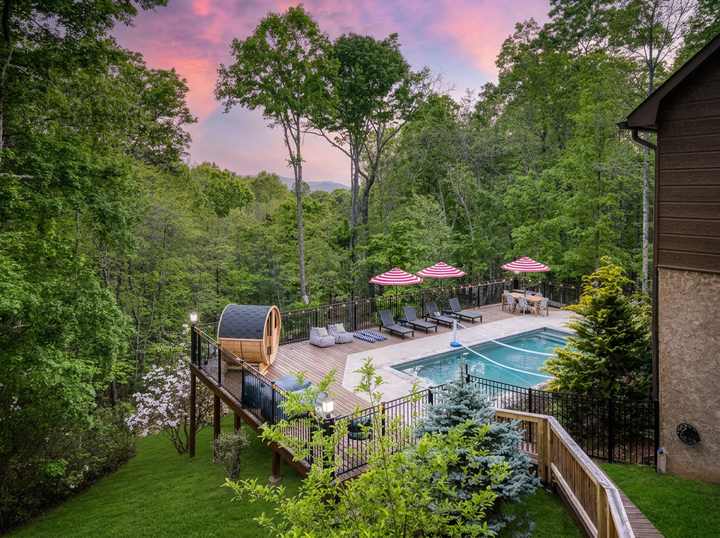 Heated Pool • Mtn Views • Sleeps 20 • Game Room — photo 2