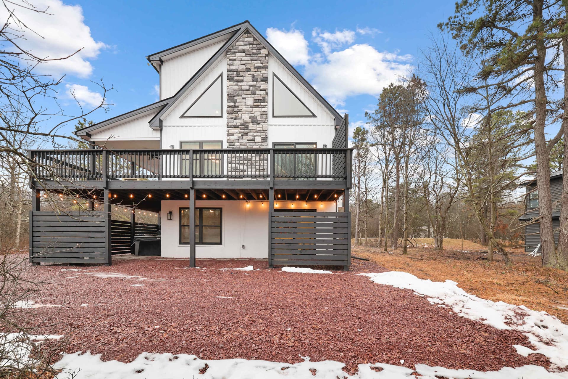 Moon Mtn Manor • Sleeps 16 • Games • Hot Tub — photo 2