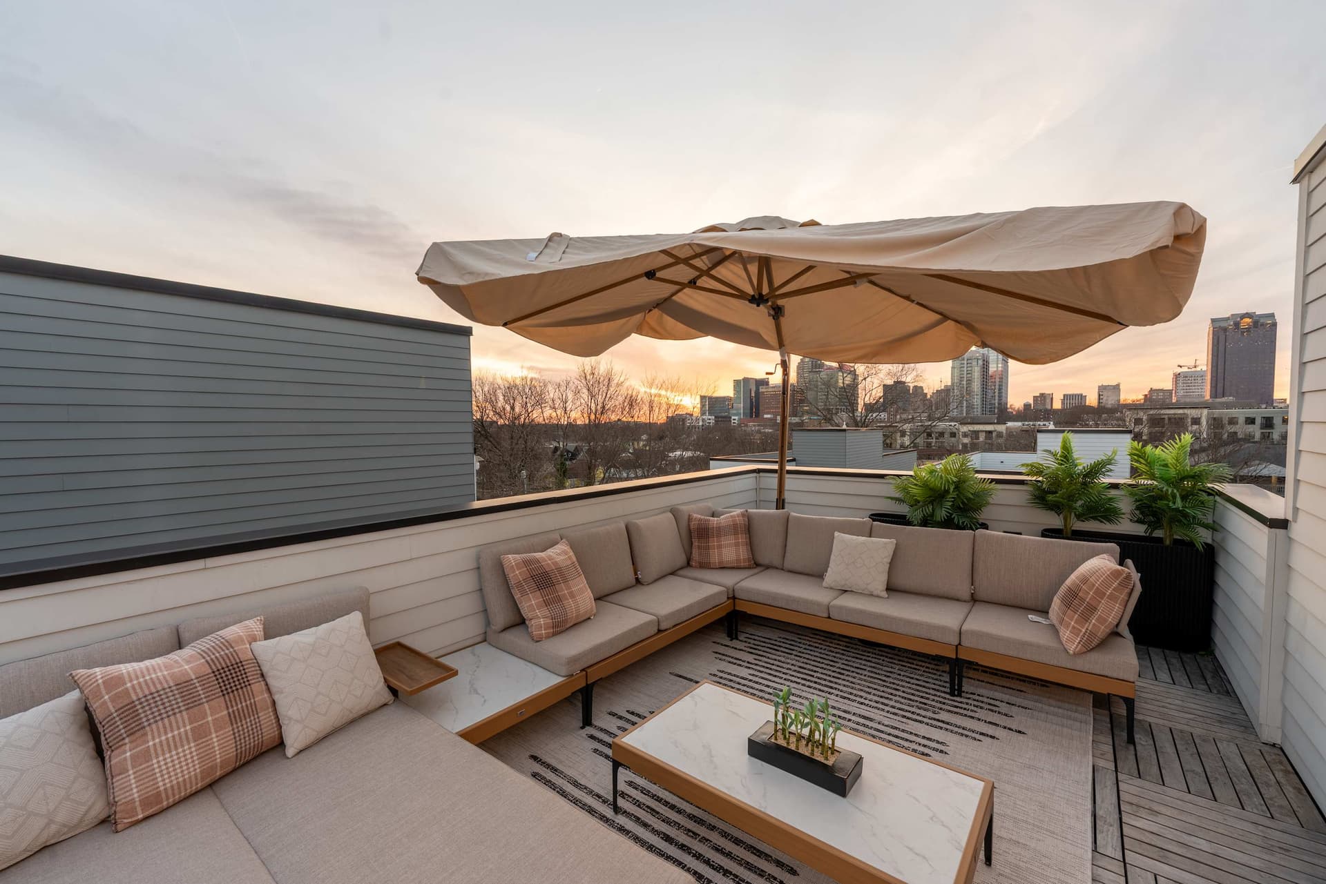 Downtown Raleigh Rooftop Retreat - Skyline Views — photo 1