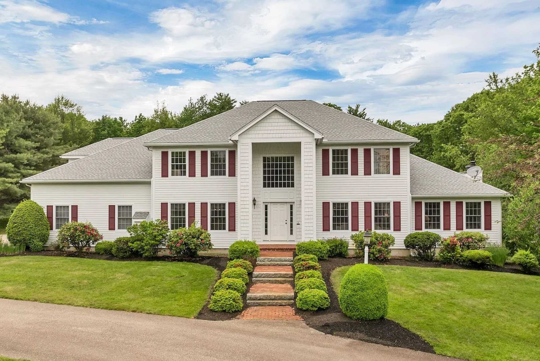 4BR Knollwood Retreat - Private Pool - NH Getaway — photo 1