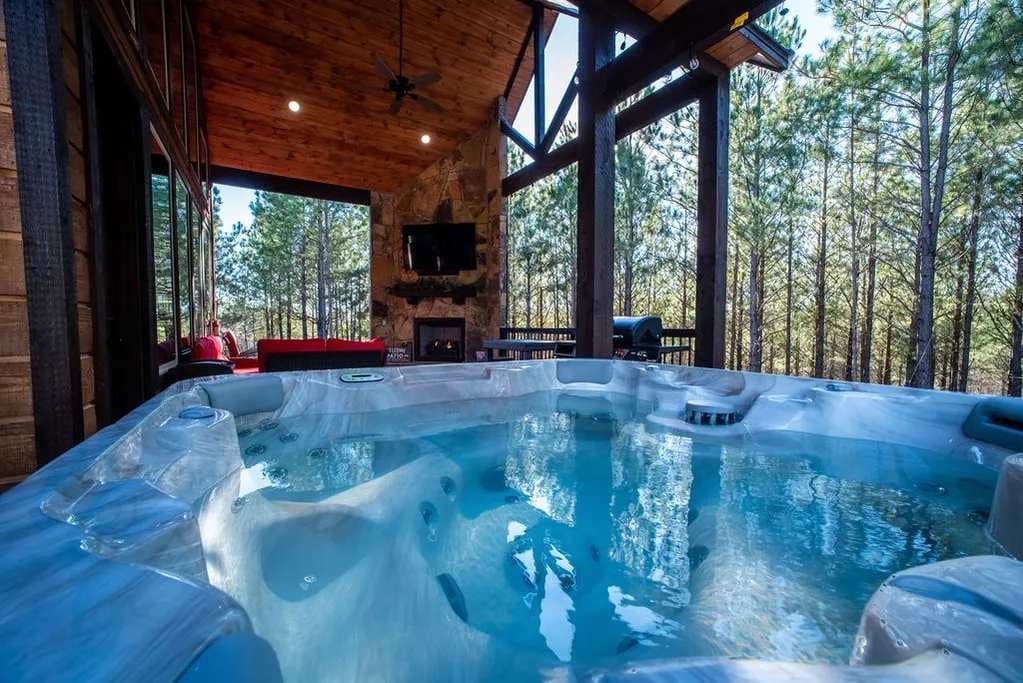 Sleeps 12 | Heated Pool, Hot Tub, Sauna & Putting Green — photo 1