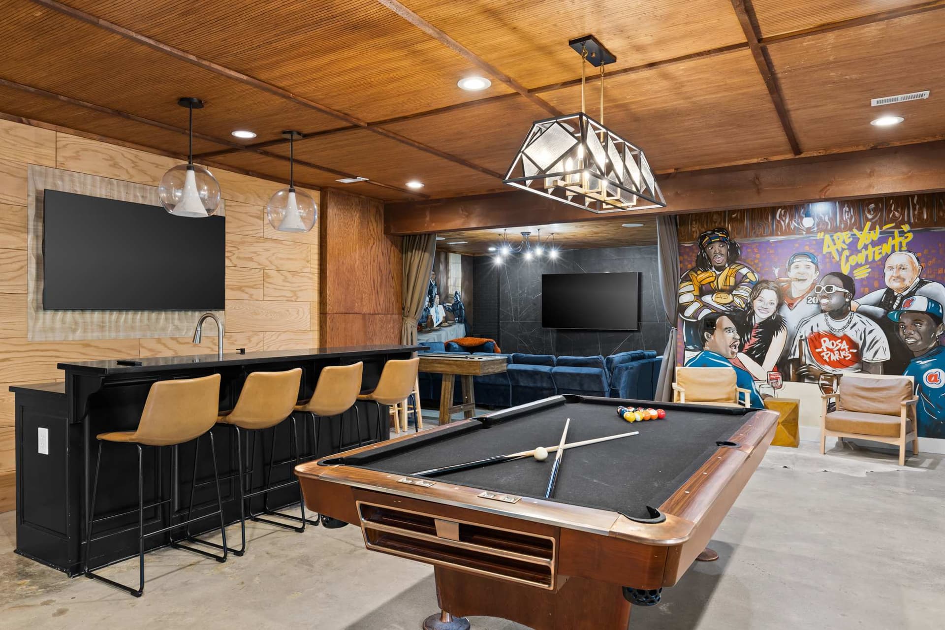 Mtn Views + Theater + Hot Tub | 5 King Suites — photo 4