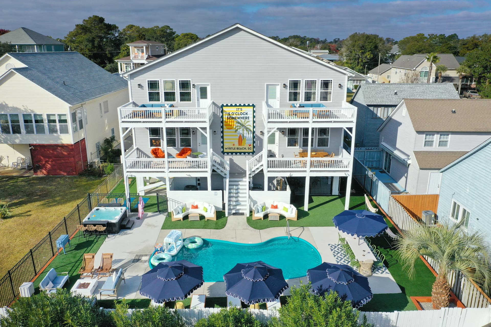 Golf Sim, Theater, Games, Walk to Beach, Sleeps 28 — photo 1