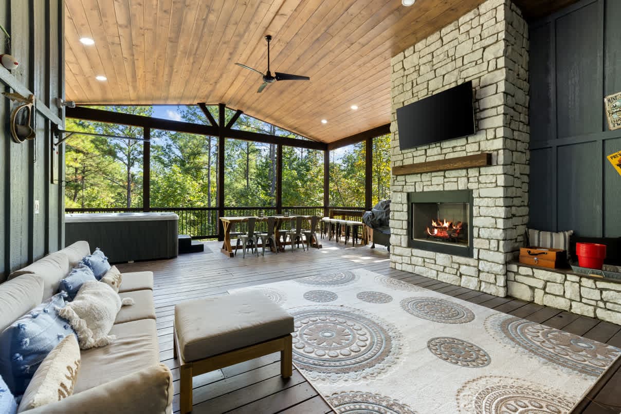 Broken Bow Luxury Cabin • Hot Tub • Playset/Games — photo 4