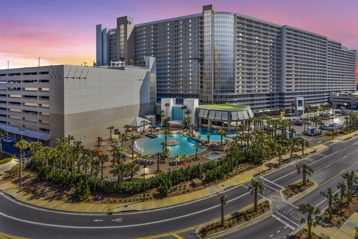 Resort-Style Stay: Pool, Gym & Bowling — photo 1