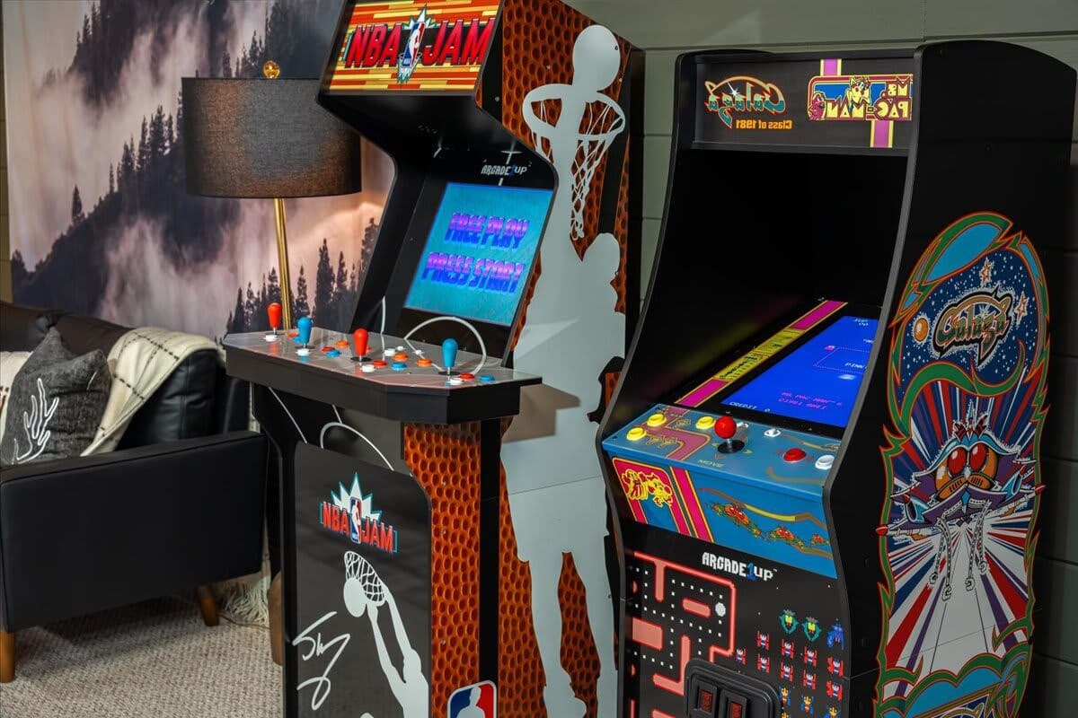 Mtn Retreat! Movie Theater~Arcade~Hot Tub~Slps 10 — photo 3