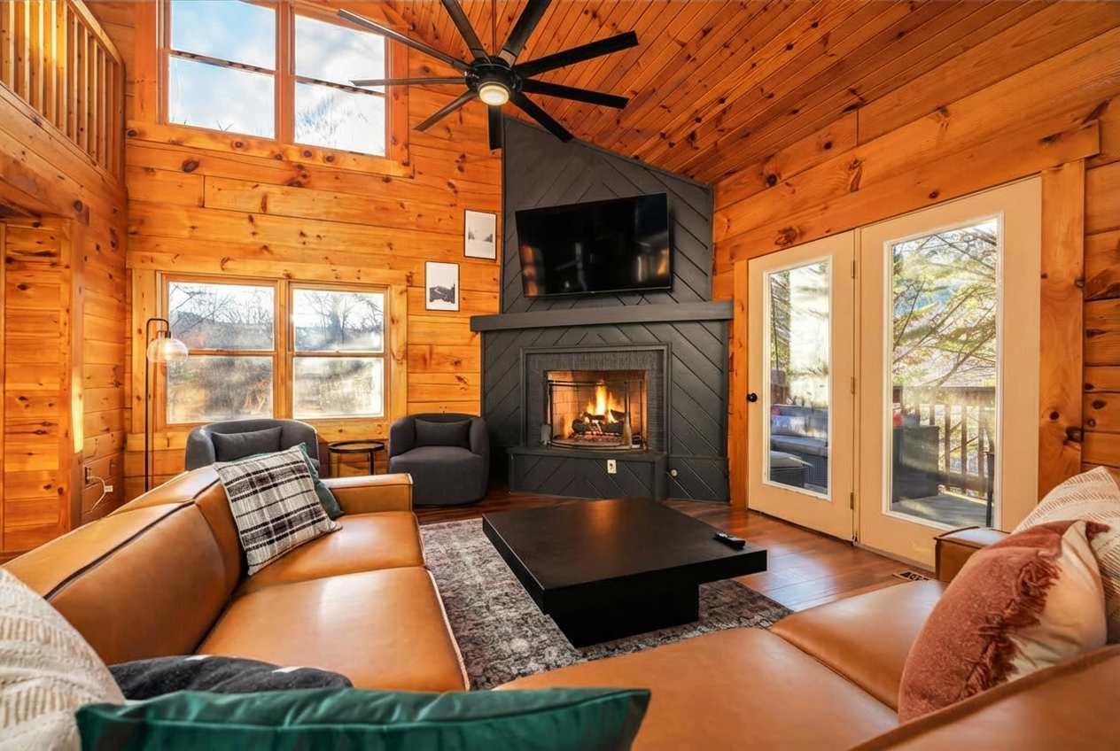 Mtn Retreat! Movie Theater~Arcade~Hot Tub~Slps 10 — photo 2