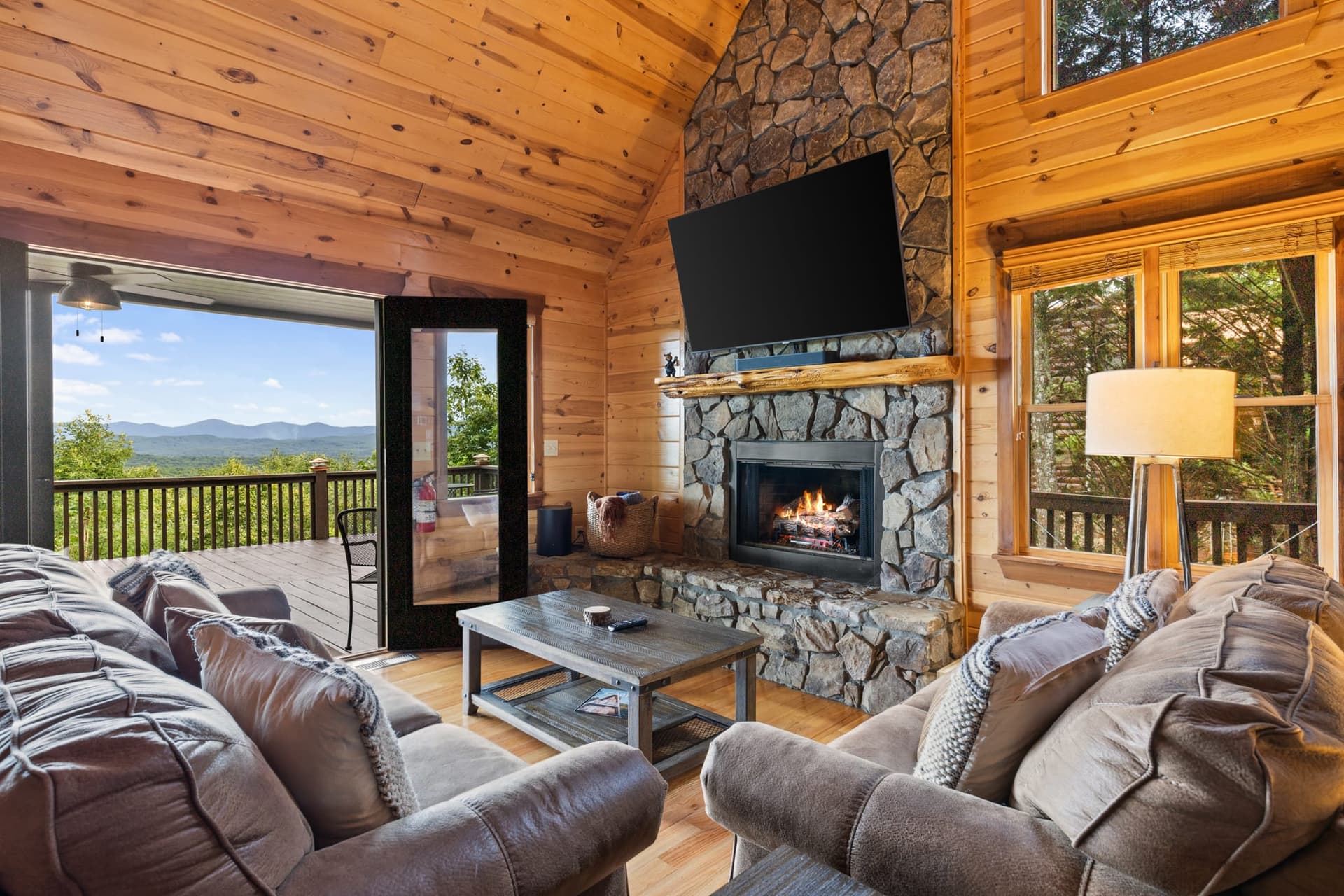 Mountain Views | Games | Hot Tub | Fire Pit | BBQ — photo 4