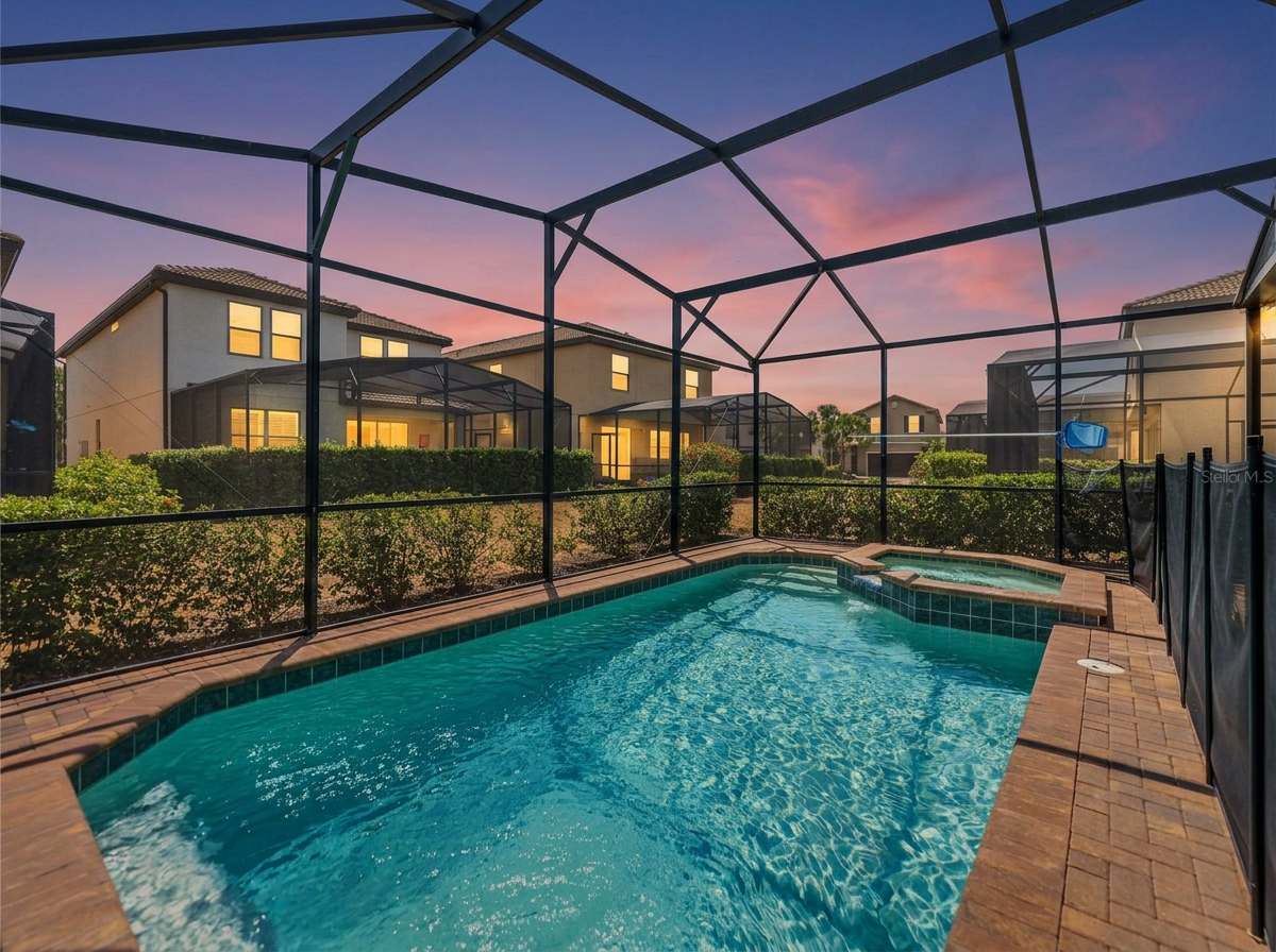 Davenport Home Near Disney • Private Pool & Spa — photo 1