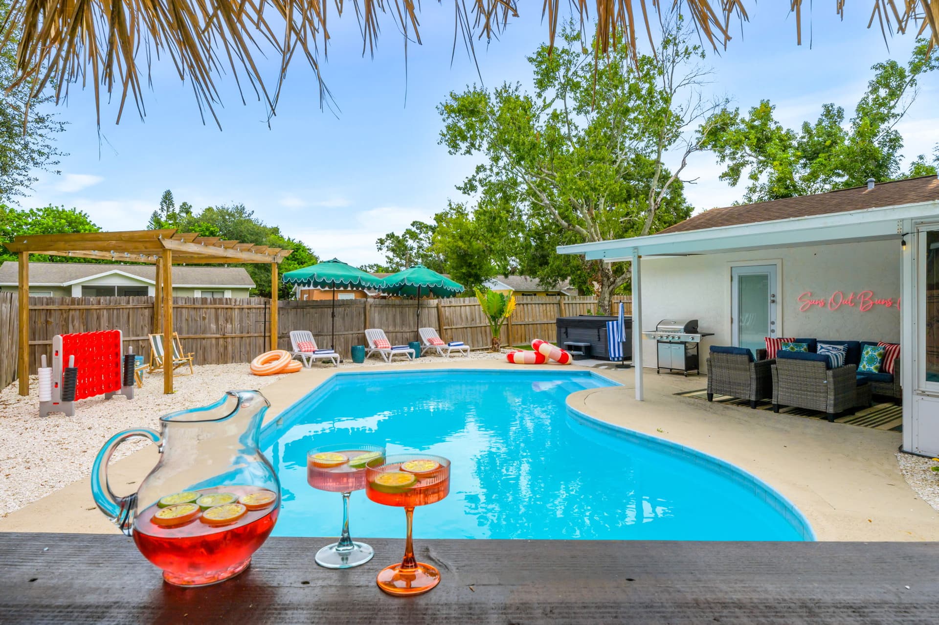 Resort Backyard Tiki Bar Fully Renovated Pool — photo 1