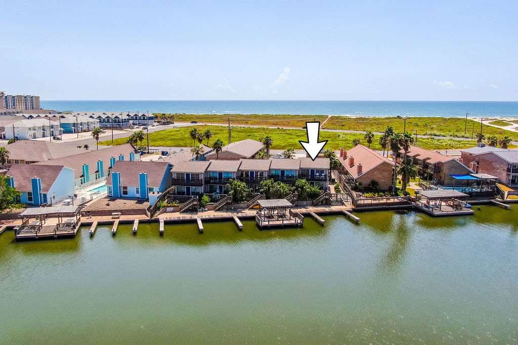 Scoop Deck | Dock, Pool & Balcony Views — photo 1
