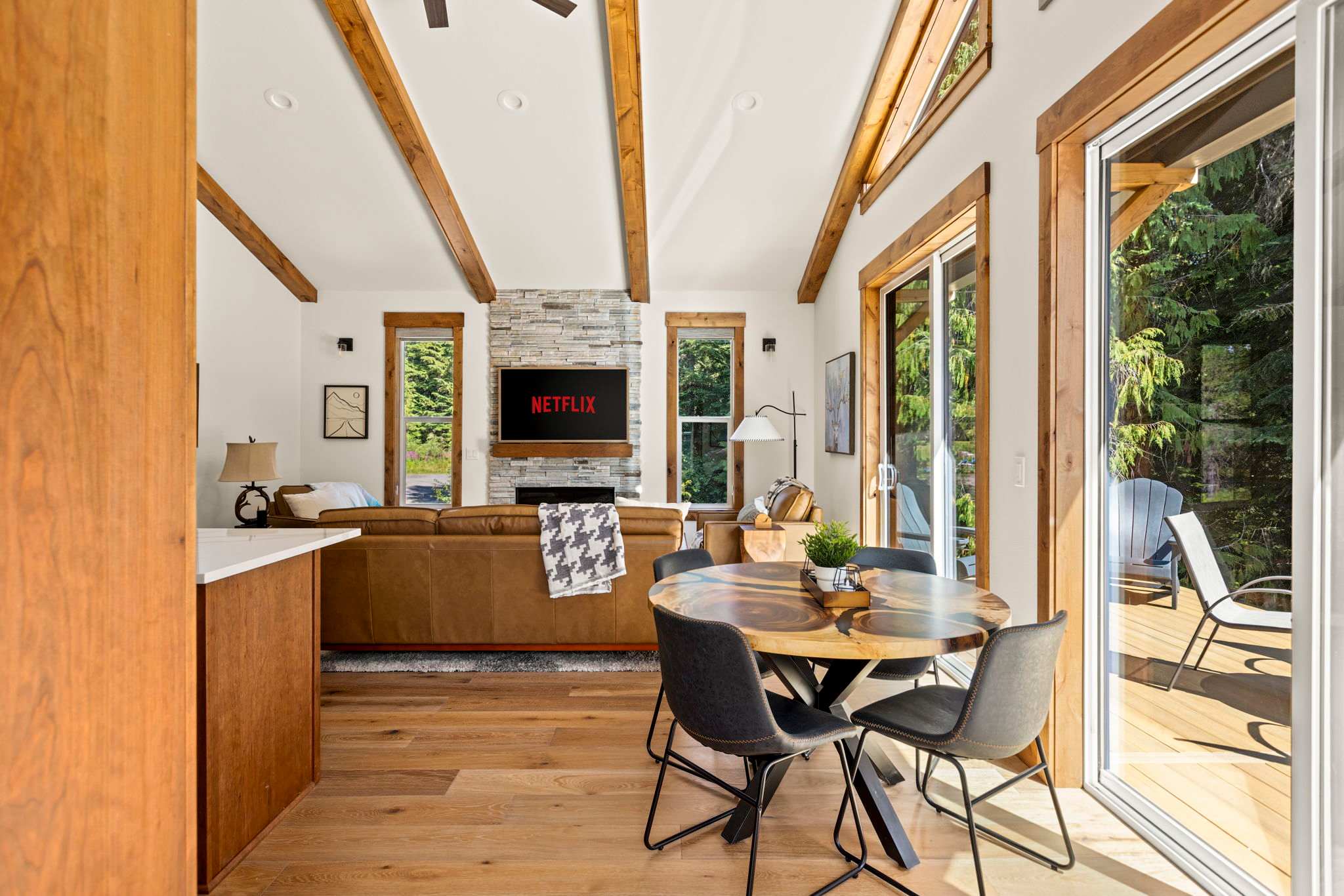 Mt. Hood Sauna Lodge | Hot Tub, Fire Pit & Arcade — photo 1