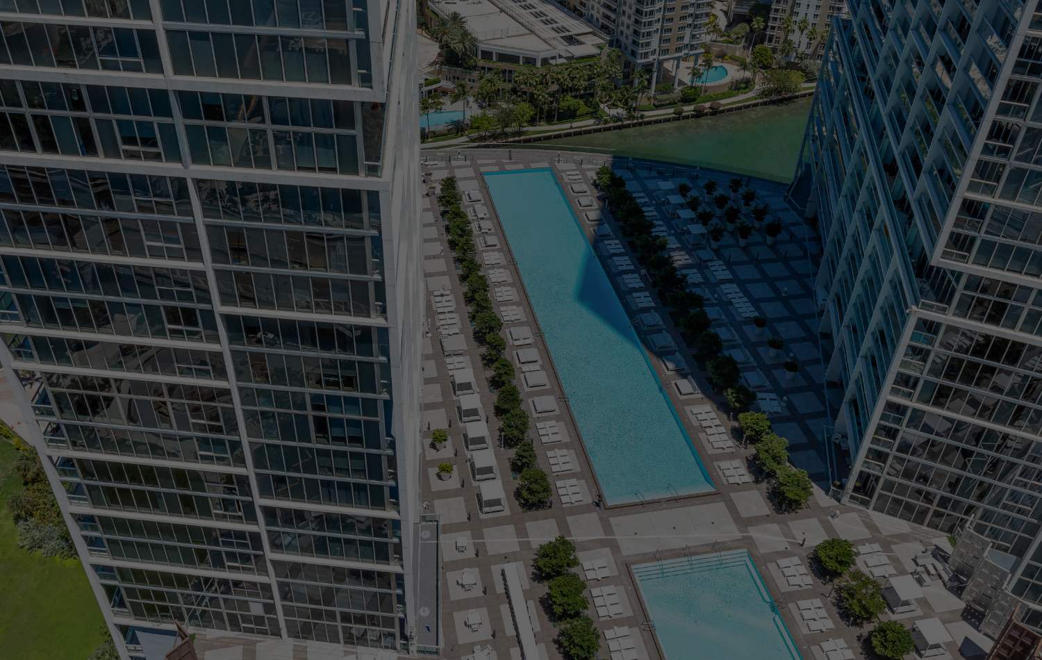 Open Plan Brickell Suite with Workspace — photo 7