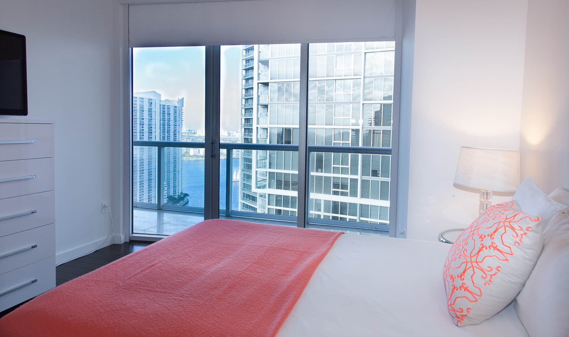 Open-Concept Brickell Retreat | Walk to Everything — photo 2