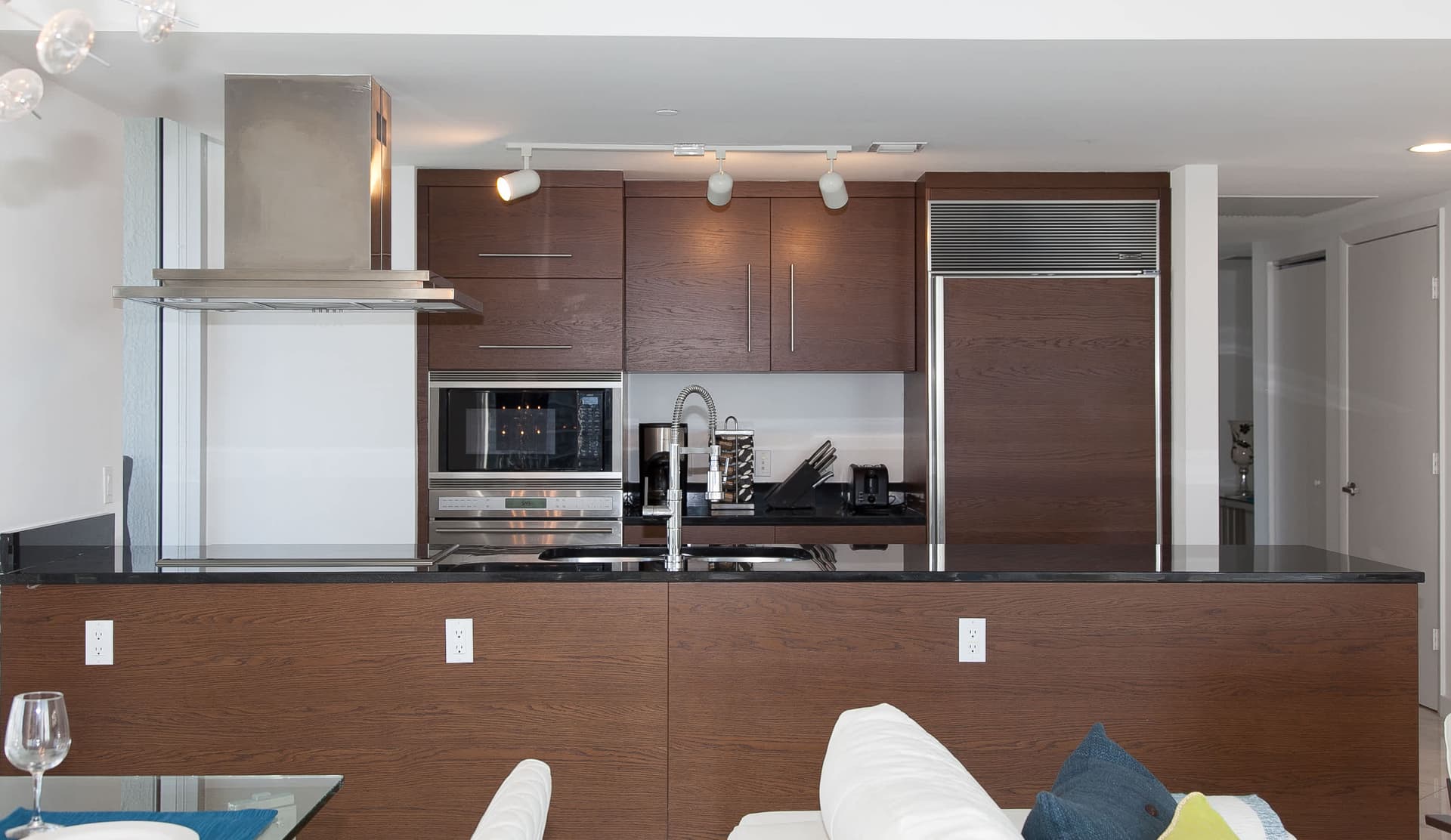 Open-Concept Brickell Retreat | Walk to Everything — photo 3