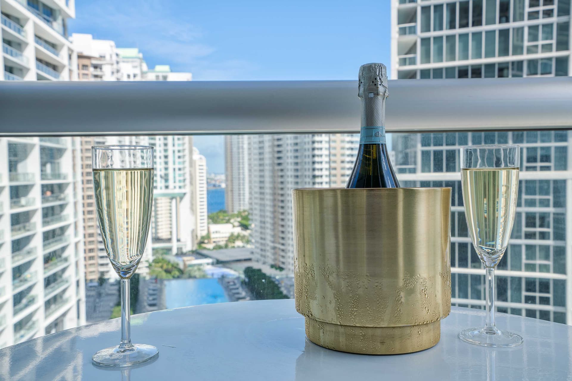 Brickell Riverwalk Retreat | Family & Groups — photo 6