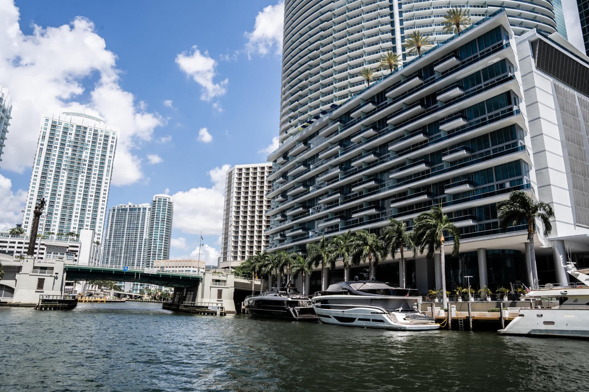 Brickell Riverwalk Retreat | Family & Groups — photo 5