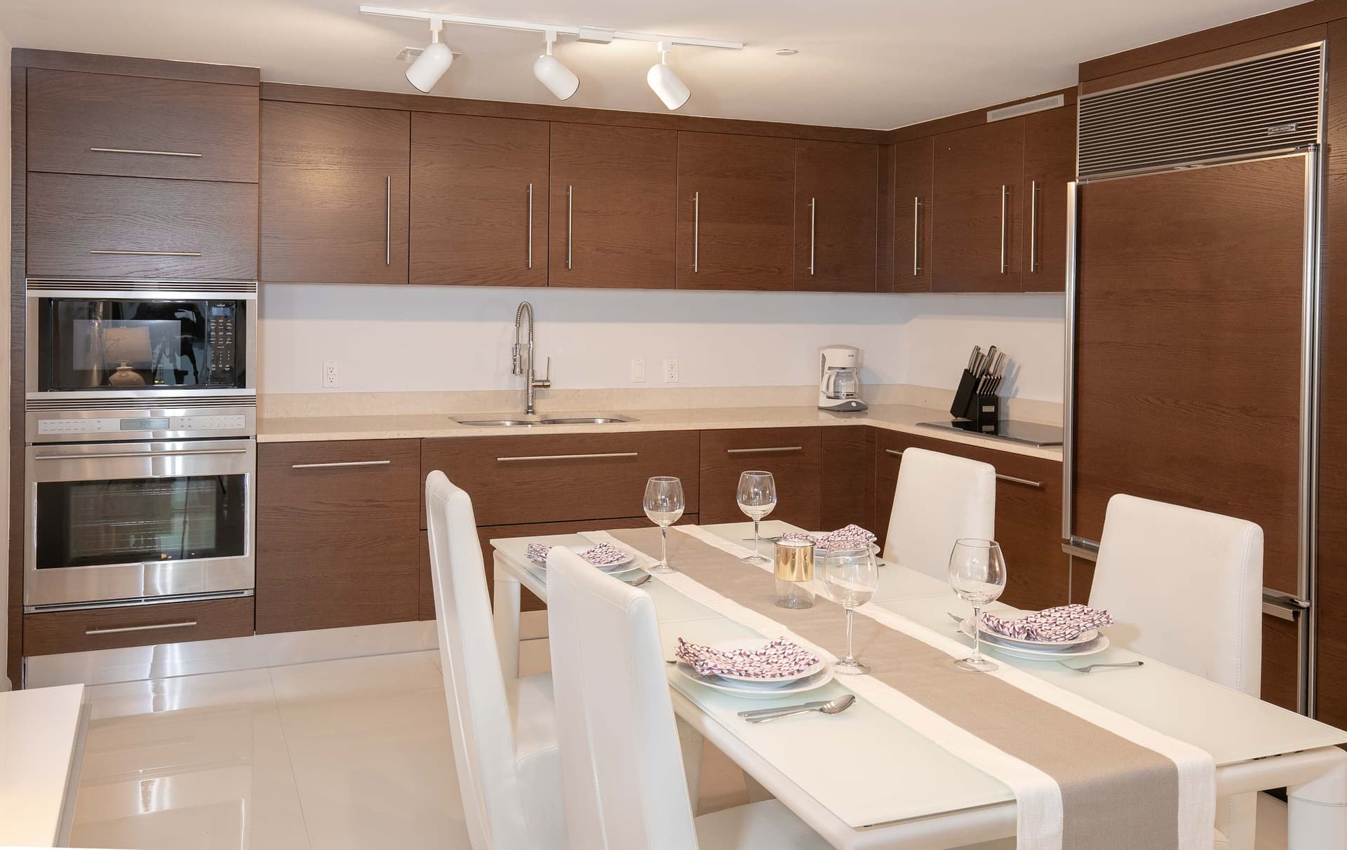 Brickell Urban Retreat with Resort Amenities — photo 3