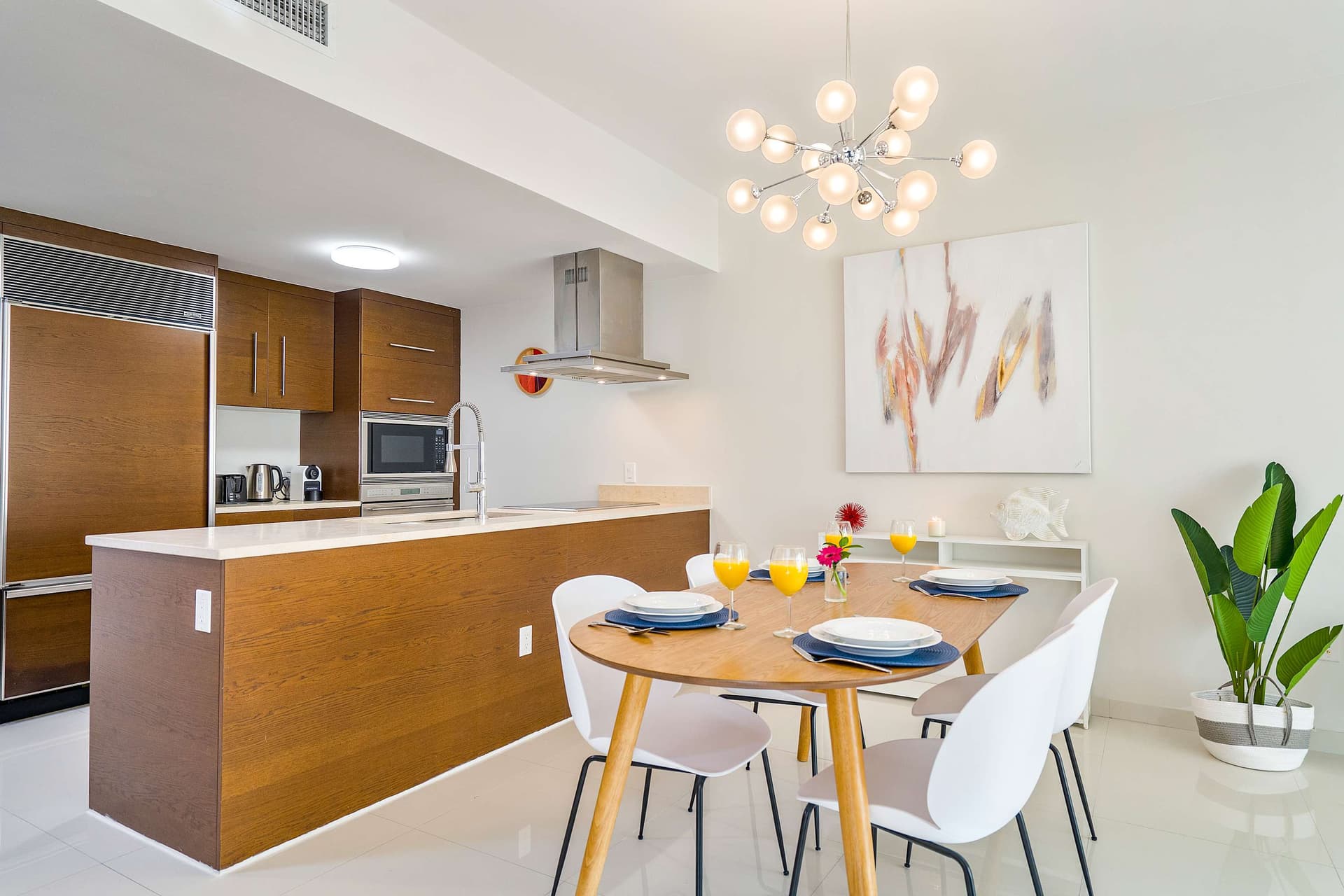 Sleek Brickell Suite | Walk Everywhere — photo 4